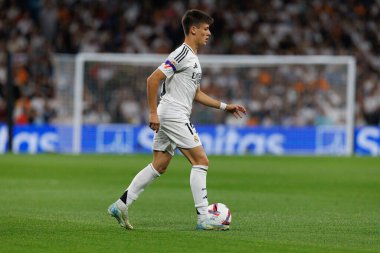 Arda Güler, Real Madrid FC ve RCD Espanyol de Barcelona takımları arasında Estadio Santiago Bernabeu (Maciej Rogowski)