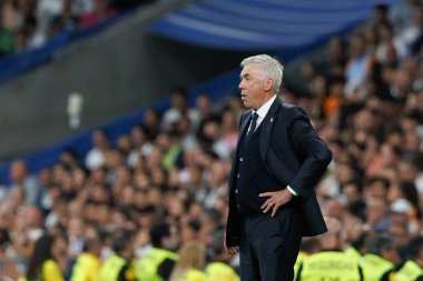 Carlo Ancelotti, Estadio Santiago Bernabeu 'daki Real Madrid FC ve RCD Espanyol de Barcelona takımları arasında oynanan EA SPORTS maçı sırasında görüldü (Maciej Rogowski)