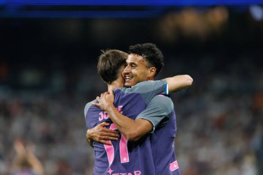 Estadio Santiago Bernabeu 'da Real Madrid FC ve RCD Espanyol de Barcelona takımları arasında oynanan maçta Omar El Hilali ile kendi kalesini kutlarken görüldü. (Maciej Rogowski))