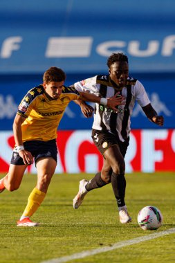 Pedro Carvalho, Arvin Appiah Liga Portekiz maçı sırasında Estoril Praia ve CD Nacional takımları arasında Estadio Antonio Coimbra da Mota 'da görüldü.