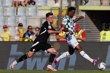 Max Svensson, Maracas Liga Portekiz maçı sırasında Casa Pia AC ve Moreirense FC takımları arasında Estadio Municipal Rio Maior 'da (Maciej Rogowski)