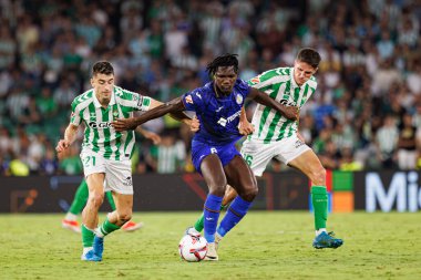 Marc Roca, Christantus Uche, Sergi Altimira LaLiga EASPORTS maçı sırasında Real Betis Balompie ve Getafe CF takımları arasında Estadio Benito Villamarin 'de (Maciej Rogowski)