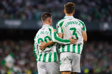 Giovani Lo Celso, LaLiga EASPORTS maçında Estadio Benito Villamarin 'de Real Betis Balompie ve Getafe CF takımları arasında Diego Llorente ile attığı golü kutluyor.)