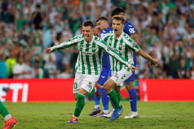 Giovani Lo Celso, Estadio Benito Villamarin 'deki Real Betis Balompie ve Getafe CF takımları arasındaki LaLiga EASPORTS maçında gol attıktan sonra kutluyor (Maciej Rogowski)