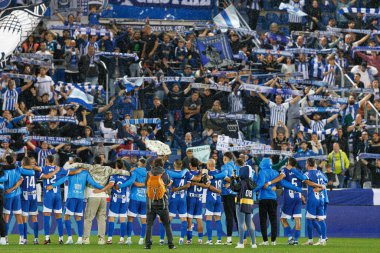 Deportivo Alaves taraftarları, Estadio Mendizorroza 'da (Maciej Rogowski) Deportivo Alaves ve Sevilla FC takımları arasında oynanan maçta oyuncularla kutlama yaparken görüldü.)