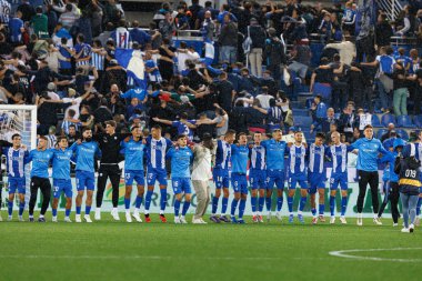 Deportivo Alaves taraftarları, Estadio Mendizorroza 'da (Maciej Rogowski) Deportivo Alaves ve Sevilla FC takımları arasında oynanan maçta oyuncularla kutlama yaparken görüldü.)