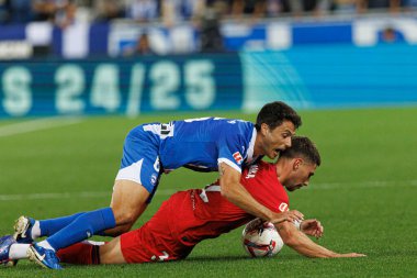 Ander Guevara, Jose Angel Carmona, Estadio Mendizorroza 'da Deportivo Alaves ve Sevilla FC takımları arasında oynanan LaLiga EA SPORTS maçı sırasında görüldü (Maciej Rogowski)