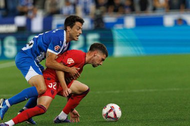 Ander Guevara, Jose Angel Carmona, Estadio Mendizorroza 'da Deportivo Alaves ve Sevilla FC takımları arasında oynanan LaLiga EA SPORTS maçı sırasında görüldü (Maciej Rogowski)