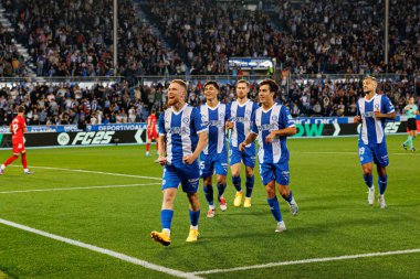 Carlos Vicente, LaLiga EA SPORTS maçında Estadio Mendizorroza 'da Deportivo Alaves ve Sevilla FC takımları arasında attığı golü kutlarken görüldü (Maciej Rogowski)