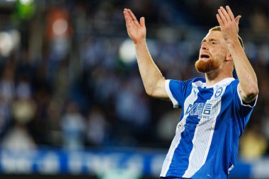 Carlos Vicente, LaLiga EA SPORTS maçında Estadio Mendizorroza 'da Deportivo Alaves ve Sevilla FC takımları arasında gol attıktan sonra kutlama yaparken görüldü (Maciej Rogowski)