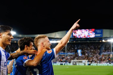 Carlos Vicente, LaLiga EA SPORTS maçında Estadio Mendizorroza 'da Deportivo Alaves ve Sevilla FC takımları arasında gol attıktan sonra kutlama yaparken görüldü (Maciej Rogowski)