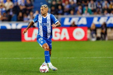 Stoichkov, LaLiga EA SPORTS maçı sırasında Estadio Mendizorroza 'da Deportivo Alaves ve Sevilla FC takımları arasında görüldü (Maciej Rogowski)