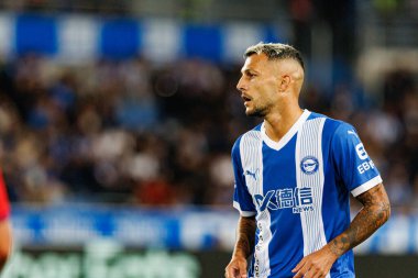 Stoichkov, LaLiga EA SPORTS maçı sırasında Estadio Mendizorroza 'da Deportivo Alaves ve Sevilla FC takımları arasında görüldü (Maciej Rogowski)