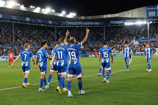 Stoichkov, Estadio Mendizorroza 'da (Maciej Rogowski) Deportivo Alaves ve Sevilla FC takımları arasındaki LaLiga EA SPORTS maçında gol attıktan sonra kutlama yaparken görüldü.)