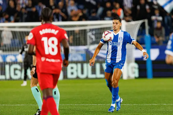 Abdelkabir Abqar, LaLiga EA SPORTS maçı sırasında Estadio Mendizorroza 'da Deportivo Alaves ve Sevilla FC takımları arasında görüldü (Maciej Rogowski)