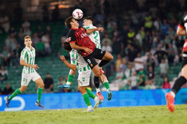 Abdon Prats, Marc Roca LaLiga EASPORTS maçı sırasında Real Betis Balompie ve RCD Mallorca takımları arasında Estadio Benito Villamarin 'de (Maciej Rogowski)