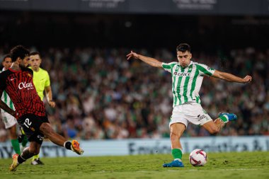Samuel Costa, Marc Roca LaLiga EASPORTS maçı sırasında Real Betis Balompie ve RCD Mallorca takımları arasında Estadio Benito Villamarin (Maciej Rogowski)