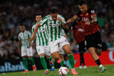 Vitor Roque, Antonio Sanchez LaLiga EASPORTS maçı sırasında Real Betis Balompie ve RCD Mallorca takımları arasında Estadio Benito Villamarin (Maciej Rogowski)