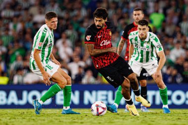 Sergi Altimira, Samuel Costa LaLiga EASPORTS maçı sırasında Real Betis Balompie ve RCD Mallorca takımları arasında Estadio Benito Villamarin 'de (Maciej Rogowski)