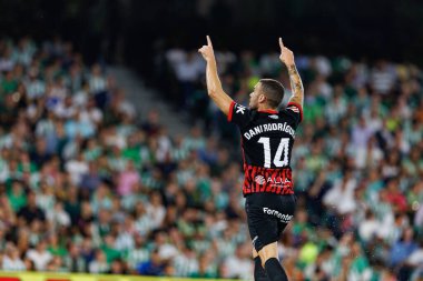 Dani Rodriguez, Real Betis Balompie ve RCD Mallorca takımları arasında LaLiga EASPORTS maçında attığı golün ardından Estadio Benito Villamarin 'de (Maciej Rogowski)