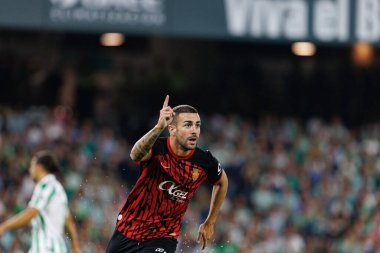 Dani Rodriguez, Real Betis Balompie ve RCD Mallorca takımları arasında LaLiga EASPORTS maçında attığı golün ardından Estadio Benito Villamarin 'de (Maciej Rogowski)