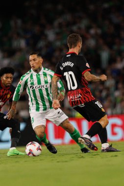 Chimy Avila, Sergi Dader LaLiga EASPORTS maçında Real Betis Balompie ve RCD Mallorca takımları arasında Estadio Benito Villamarin 'de (Maciej Rogowski)