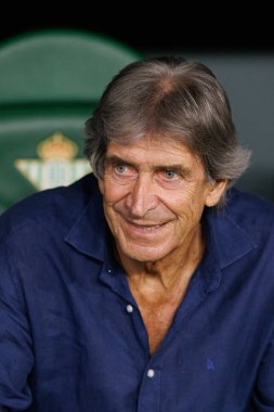 Manuel Pellegrini LaLiga EASPORTS maçı sırasında Real Betis Balompie ve RCD Mallorca takımları arasında Estadio Benito Villamarin (Maciej Rogowski)