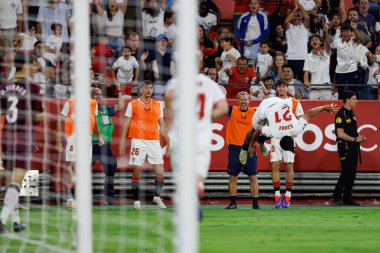 Chidera Ejuke, Estadio Ramon Sanchez Pizjuan 'daki Sevilla FC ve Real Valladolid takımları arasında oynanan LaLiga EA SPORTS maçında gol attıktan sonra kutlama yaparken görüldü (Maciej Rogowski)