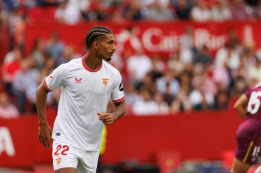 Loic Bade, Sevilla FC ve Real Valladolid takımları arasında Estadio Ramon Sanchez Pizjuan 'da (Maciej Rogowski)