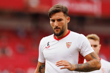 Estadio Ramon Sanchez Pizjuan 'da Sevilla FC ve Real Valladolid takımları arasında LaLiga EA SPORTS maçı sırasında görülen Nemanja Gudelj (Maciej Rogowski)