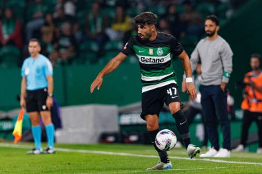 Ricardo Esgaio, Liga Portekiz maçı sırasında Estadio Jose Alvalade 'de (Maciej Rogowski) Sporting CP ve AVS Futebol SAD takımları arasında oynadı.)