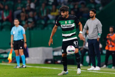 Ricardo Esgaio, Liga Portekiz maçı sırasında Estadio Jose Alvalade 'de (Maciej Rogowski) Sporting CP ve AVS Futebol SAD takımları arasında oynadı.)