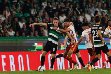 Viktor Gyokeres, Baptiste Roux Liga Portekiz maçı sırasında Estadio Jose Alvalade 'deki AVS Futebol SAD (Maciej Rogowski)