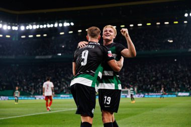 Viktor Gyokeres, Estadio Jose Alvalade 'de (Maciej Rogowski) Sporting CP ve AVS Futebol SAD takımları arasında oynanan Liga Portekiz maçında Conrad Harder ile gol attıktan sonra kutlama yaparken görüldü.)