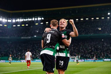 Viktor Gyokeres, Estadio Jose Alvalade 'de (Maciej Rogowski) Sporting CP ve AVS Futebol SAD takımları arasında oynanan Liga Portekiz maçında Conrad Harder ile gol attıktan sonra kutlama yaparken görüldü.)