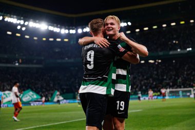 Viktor Gyokeres, Estadio Jose Alvalade 'de (Maciej Rogowski) Sporting CP ve AVS Futebol SAD takımları arasında oynanan Liga Portekiz maçında Conrad Harder ile gol attıktan sonra kutlama yaparken görüldü.)