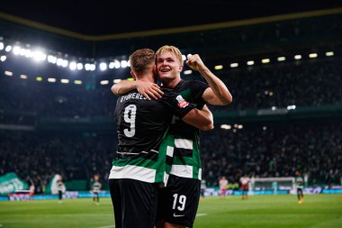 Viktor Gyokeres, Estadio Jose Alvalade 'de (Maciej Rogowski) Sporting CP ve AVS Futebol SAD takımları arasında oynanan Liga Portekiz maçında Conrad Harder ile gol attıktan sonra kutlama yaparken görüldü.)