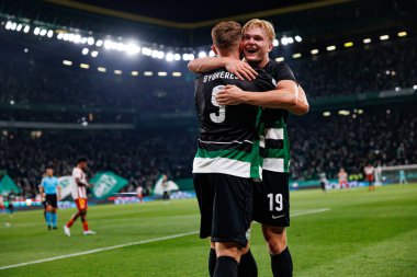 Viktor Gyokeres, Estadio Jose Alvalade 'de (Maciej Rogowski) Sporting CP ve AVS Futebol SAD takımları arasında oynanan Liga Portekiz maçında Conrad Harder ile gol attıktan sonra kutlama yaparken görüldü.)