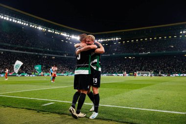 Viktor Gyokeres, Estadio Jose Alvalade 'de (Maciej Rogowski) Sporting CP ve AVS Futebol SAD takımları arasında oynanan Liga Portekiz maçında Conrad Harder ile gol attıktan sonra kutlama yaparken görüldü.)