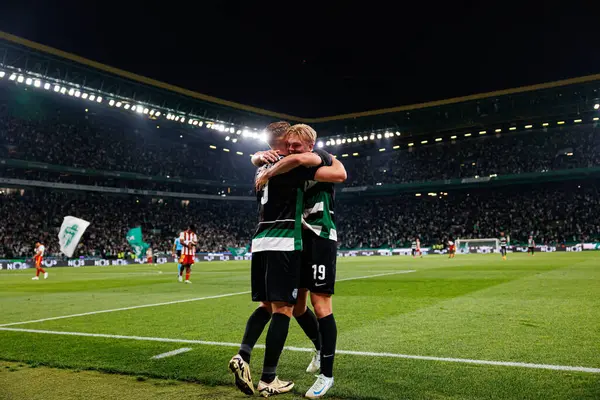 Viktor Gyokeres, Estadio Jose Alvalade 'de (Maciej Rogowski) Sporting CP ve AVS Futebol SAD takımları arasında oynanan Liga Portekiz maçında Conrad Harder ile gol attıktan sonra kutlama yaparken görüldü.)