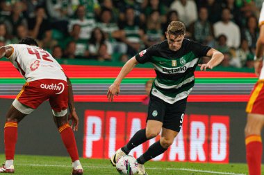 Estadio Jose Alvalade 'de (Maciej Rogowski) Sporting CP ve AVS Futebol SAD takımları arasında oynanan Liga Portekiz maçı sırasında Viktor Gyokeres)