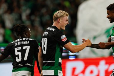 Conrad Harder, Liga Portekiz maçında Matheus Reis ile Estadio Jose Alvalade 'deki AVS Futebol SAD (Maciej Rogowski)