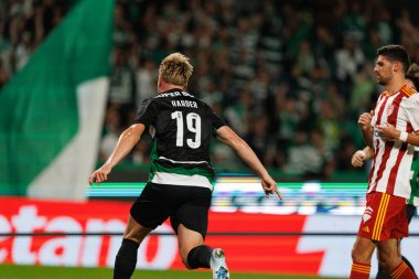 Conrad Harder, Estadio Jose Alvalade 'de (Maciej Rogowski) Sporting CP ve AVS Futebol SAD takımları arasında oynanan Liga Portekiz maçında gol attıktan sonra bunu kutluyor.)