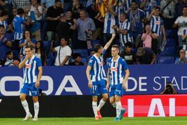 Jofre Carreras, RCDE Stadyumu 'ndaki RCD Espanyol de Barcelona ve Villarreal CF takımları arasındaki LaLiga EASPORTS maçında gol attıktan sonra kutlama yaparken görüldü (Maciej Rogowski)