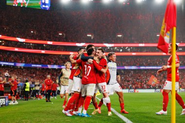 Orkun Kokcu, SL Benfica ve Atletico de Madrid (Maciej Rogowski) takımları arasında oynanan UEFA Şampiyonlar Ligi maçında attığı golü kutlarken görülüyor.)