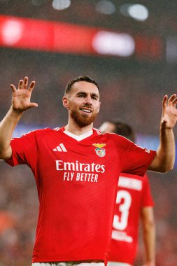 Orkun Kokcu, SL Benfica ve Atletico de Madrid (Maciej Rogowski) takımları arasındaki UEFA Şampiyonlar Ligi maçında gol attıktan sonra kutlama yaparken görüldü.)