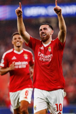 Orkun Kokcu, SL Benfica ve Atletico de Madrid (Maciej Rogowski) takımları arasındaki UEFA Şampiyonlar Ligi maçında gol attıktan sonra kutlama yaparken görüldü.)