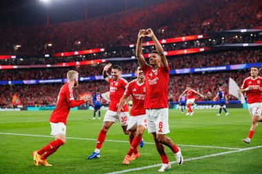 Alexander Bah, SL Benfica ve Atletico de Madrid (Maciej Rogowski) takımları arasında oynanan UEFA Şampiyonlar Ligi maçında gol attıktan sonra kutlama yaparken görüldü.)