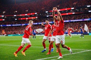 Alexander Bah, SL Benfica ve Atletico de Madrid (Maciej Rogowski) takımları arasında oynanan UEFA Şampiyonlar Ligi maçında gol attıktan sonra kutlama yaparken görüldü.)