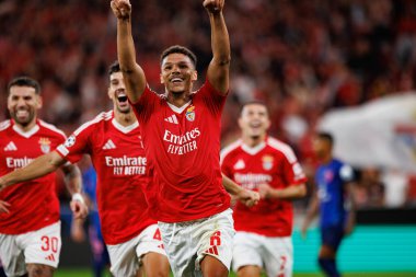 Alexander Bah, SL Benfica ve Atletico de Madrid (Maciej Rogowski) takımları arasında oynanan UEFA Şampiyonlar Ligi maçında gol attıktan sonra kutlama yaparken görüldü.)